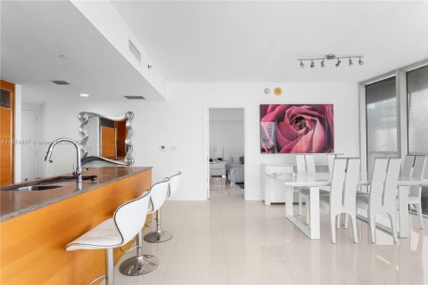 Купить кондоминиум в Майами, Флорида 2 спальни, 117.89м2, № 1931706 - фото 9