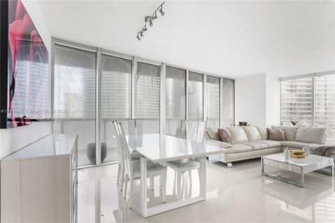 Купить кондоминиум в Майами, Флорида 2 спальни, 117.89м2, № 1931706 - фото 2