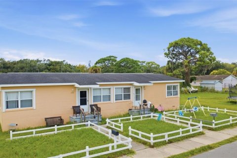 Immobilier commercial à vendre à Mims, Floride: 4 chambres, 139.35 m2 № 2378276 - photo 2