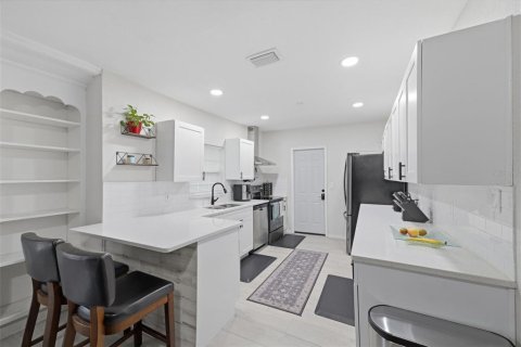 Villa ou maison à louer à Tampa, Floride: 3 chambres, 113.71 m2 № 2411619 - photo 10
