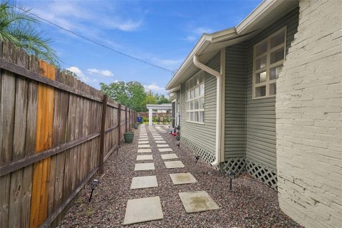 Villa ou maison à louer à Tampa, Floride: 3 chambres, 113.71 m2 № 2411619 - photo 21
