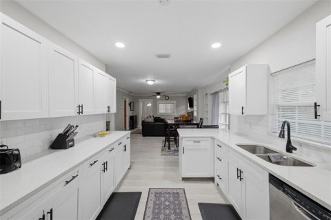 Villa ou maison à louer à Tampa, Floride: 3 chambres, 113.71 m2 № 2411619 - photo 9