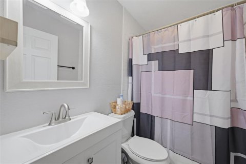 Villa ou maison à louer à Tampa, Floride: 3 chambres, 113.71 m2 № 2411619 - photo 13