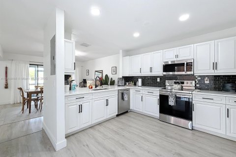 Adosado en venta en Tamarac, Florida, 2 dormitorios, 160.07 m2 № 1967121 - foto 5