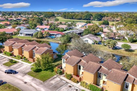 Adosado en venta en Tamarac, Florida, 2 dormitorios, 160.07 m2 № 1967121 - foto 4