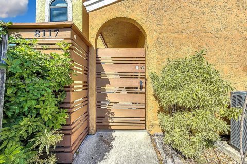 Adosado en venta en Tamarac, Florida, 2 dormitorios, 160.07 m2 № 1967121 - foto 2