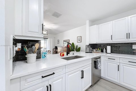 Adosado en venta en Tamarac, Florida, 2 dormitorios, 160.07 m2 № 1967121 - foto 12