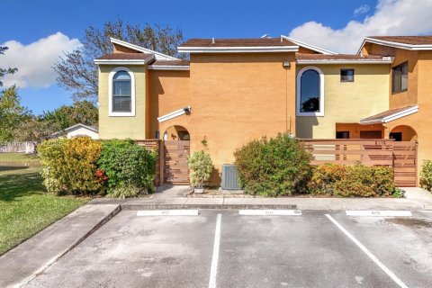 Adosado en Tamarac, Florida 2 dormitorios, 160.07 m2 № 1967121