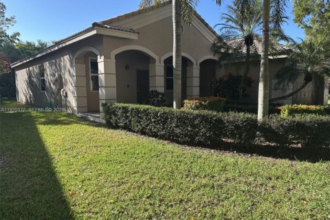 House in Weston, Florida 4 bedrooms, 196.58 sq.m. № 1995644 - photo 2