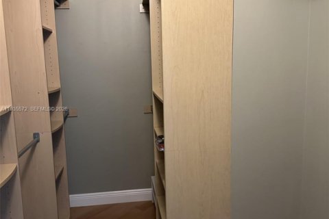 House in Weston, Florida 4 bedrooms, 196.58 sq.m. № 1995644 - photo 12