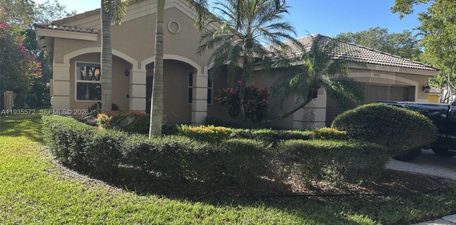 House in Weston, Florida 4 bedrooms, 196.58 sq.m. № 1995644
