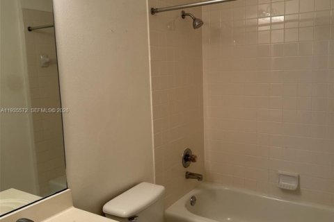 House in Weston, Florida 4 bedrooms, 196.58 sq.m. № 1995644 - photo 21