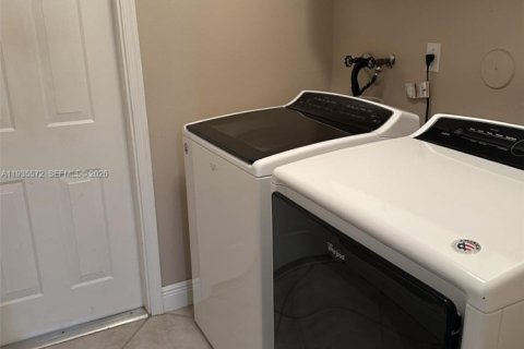 House in Weston, Florida 4 bedrooms, 196.58 sq.m. № 1995644 - photo 23