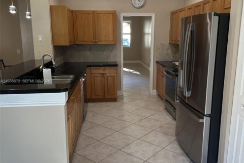 House in Weston, Florida 4 bedrooms, 196.58 sq.m. № 1995644 - photo 6