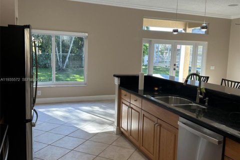 House in Weston, Florida 4 bedrooms, 196.58 sq.m. № 1995644 - photo 8