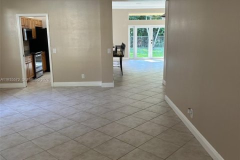 House in Weston, Florida 4 bedrooms, 196.58 sq.m. № 1995644 - photo 9