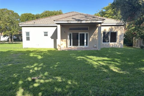 House in Weston, Florida 4 bedrooms, 196.58 sq.m. № 1995644 - photo 25