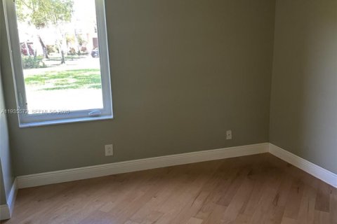 House in Weston, Florida 4 bedrooms, 196.58 sq.m. № 1995644 - photo 19