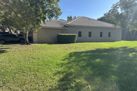 House in Weston, Florida 4 bedrooms, 196.58 sq.m. № 1995644 - photo 28