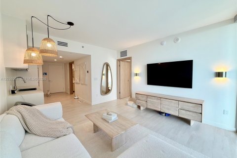 Condo in Miami, Florida, 1 bedroom  № 2087213 - photo 8