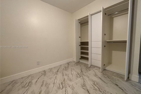 Купить таунхаус в Мирамар, Флорида 2 спальни, 97.55м2, № 2004535 - фото 1