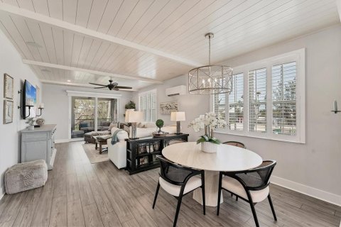 House in HUNTERS POINT in Cortez, Florida 3 bedrooms, 155.89 sq.m. № 1677068 - photo 10