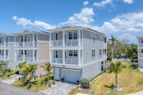House in HUNTERS POINT in Cortez, Florida 3 bedrooms, 155.89 sq.m. № 1677068 - photo 7