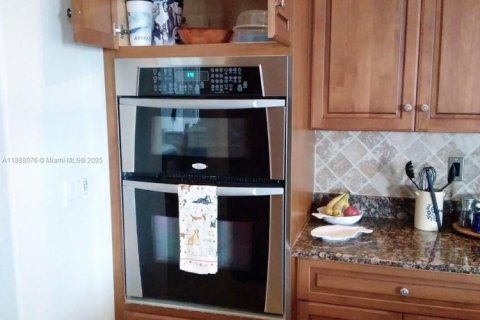 Villa ou maison à vendre à Cape Coral, Floride: 4 chambres, 238.11 m2 № 1938564 - photo 15