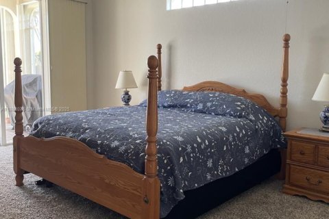 Villa ou maison à vendre à Cape Coral, Floride: 4 chambres, 238.11 m2 № 1938564 - photo 23