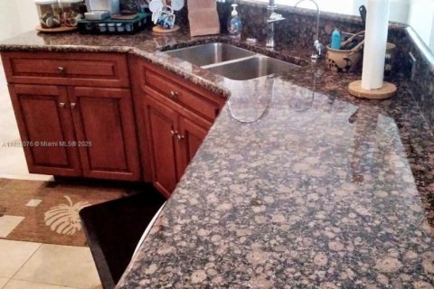 Villa ou maison à vendre à Cape Coral, Floride: 4 chambres, 238.11 m2 № 1938564 - photo 20