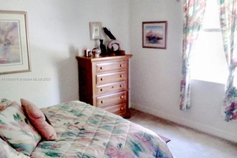 Villa ou maison à vendre à Cape Coral, Floride: 4 chambres, 238.11 m2 № 1938564 - photo 29