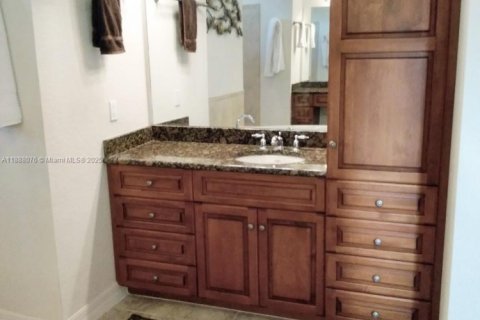 Villa ou maison à vendre à Cape Coral, Floride: 4 chambres, 238.11 m2 № 1938564 - photo 27