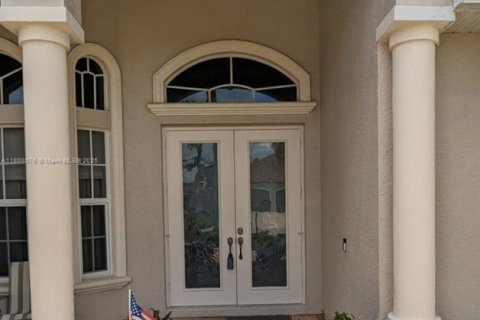 Villa ou maison à vendre à Cape Coral, Floride: 4 chambres, 238.11 m2 № 1938564 - photo 5