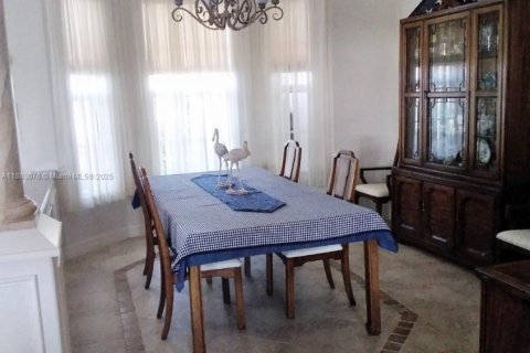 Villa ou maison à vendre à Cape Coral, Floride: 4 chambres, 238.11 m2 № 1938564 - photo 22