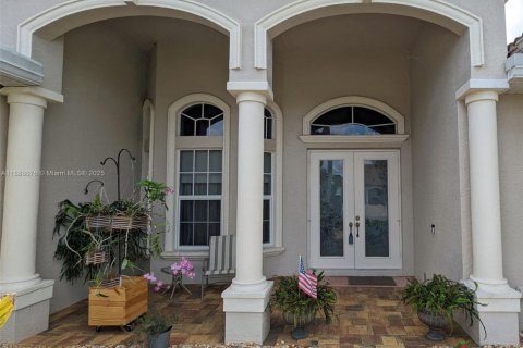 Villa ou maison à vendre à Cape Coral, Floride: 4 chambres, 238.11 m2 № 1938564 - photo 4