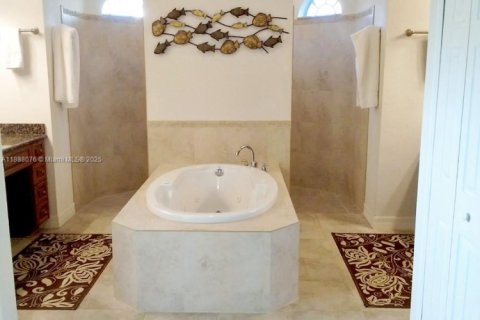 Villa ou maison à vendre à Cape Coral, Floride: 4 chambres, 238.11 m2 № 1938564 - photo 25