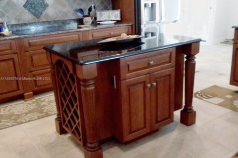 Villa ou maison à vendre à Cape Coral, Floride: 4 chambres, 238.11 m2 № 1938564 - photo 13