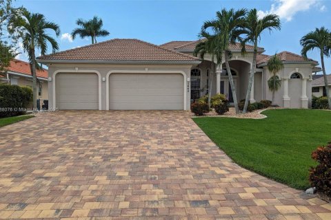 Villa ou maison à vendre à Cape Coral, Floride: 4 chambres, 238.11 m2 № 1938564 - photo 2