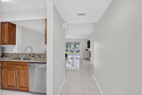 Condo in Delray Beach, Florida, 2 bedrooms № 2185634 - photo 3