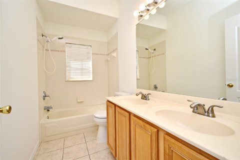 House in Orlando, Florida 4 bedrooms, 199 sq.m. № 1853321 - photo 14