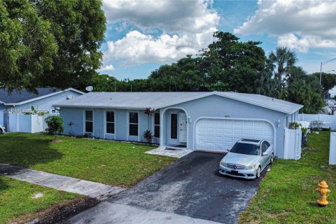 Villa ou maison à Tamarac, Floride 4 chambres, 171.31 m2 № 2389980