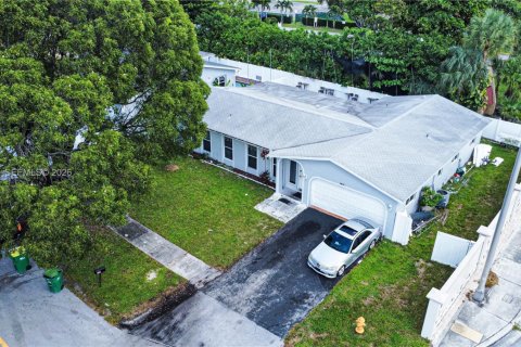 Villa ou maison à vendre à Tamarac, Floride: 4 chambres, 171.31 m2 № 2389980 - photo 3