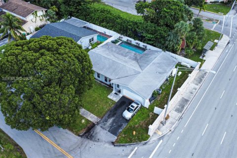 Villa ou maison à vendre à Tamarac, Floride: 4 chambres, 171.31 m2 № 2389980 - photo 7