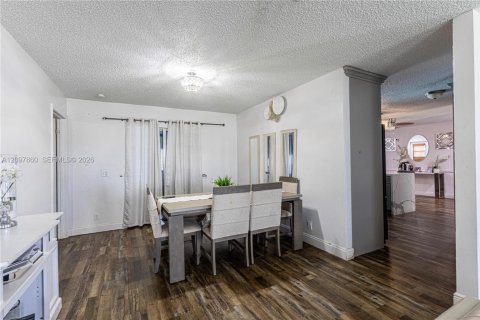 Villa ou maison à vendre à Tamarac, Floride: 4 chambres, 171.31 m2 № 2389980 - photo 16