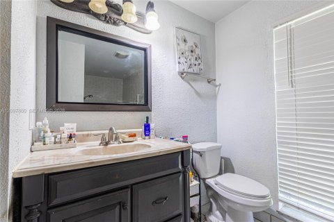 Villa ou maison à vendre à Tamarac, Floride: 4 chambres, 171.31 m2 № 2389980 - photo 23