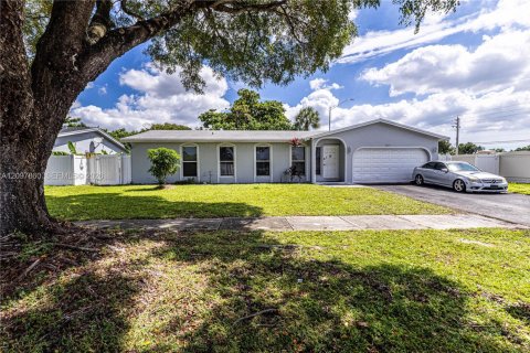 Villa ou maison à vendre à Tamarac, Floride: 4 chambres, 171.31 m2 № 2389980 - photo 27