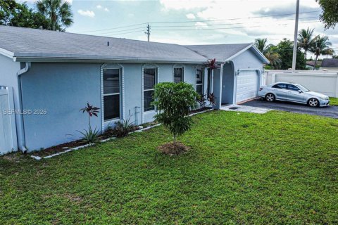Villa ou maison à vendre à Tamarac, Floride: 4 chambres, 171.31 m2 № 2389980 - photo 6