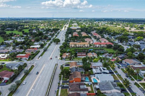 Villa ou maison à vendre à Tamarac, Floride: 4 chambres, 171.31 m2 № 2389980 - photo 29