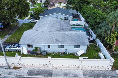 Villa ou maison à vendre à Tamarac, Floride: 4 chambres, 171.31 m2 № 2389980 - photo 5