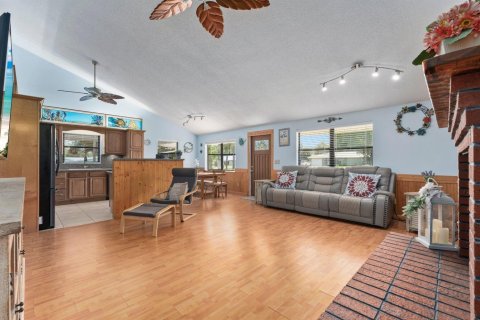 House in St. Lucie, Florida 3 bedrooms, 119.84 sq.m. № 2181178 - photo 8